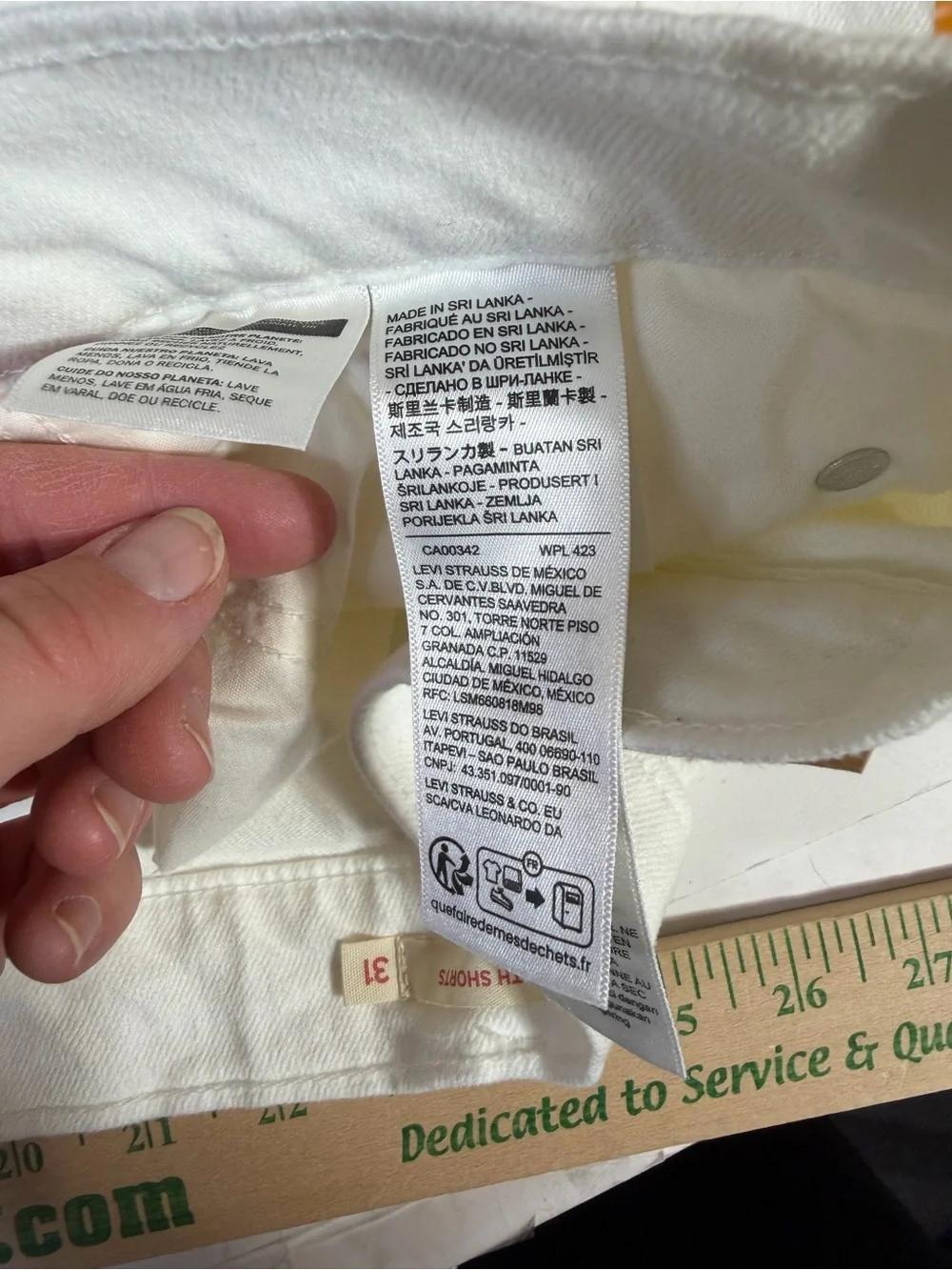 NWT 31 Levi’s Classic mid length shorts White Shorts - Picture 16 of 16